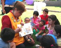 Fiesta del Cuentacuentos de Navidad del Hogar de Cristo