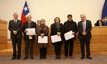 De poesía a tecnología: U. de Chile entregó Premio Manuel Montt a publicaciones de ciencia y literatura