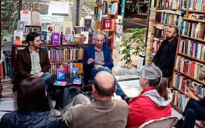 Diego Muñoz Valenzuela en Ciudad de México presentando UNIVERSOS IMPOSIBLES, minificción y ciencia