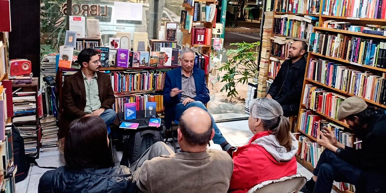 Diego Muñoz Valenzuela en Ciudad de México presentando UNIVERSOS IMPOSIBLES, minificción y ciencia