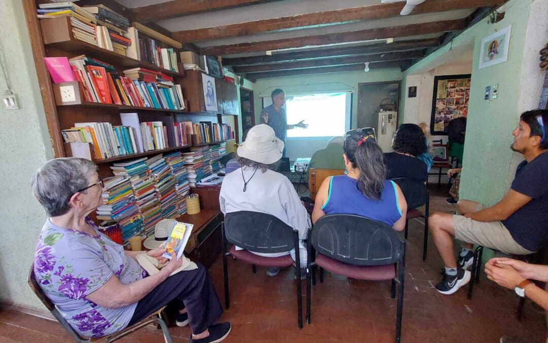 TALLER DE MICROCUENTOS EN BIBLIOTECA VIOLETA PARRA DE LA REINA