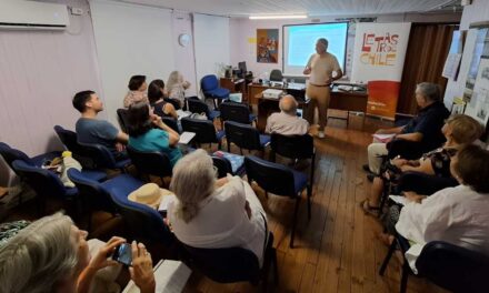 Taller de microcuentos en la Junta de Vecinos Número 8 de La Reina