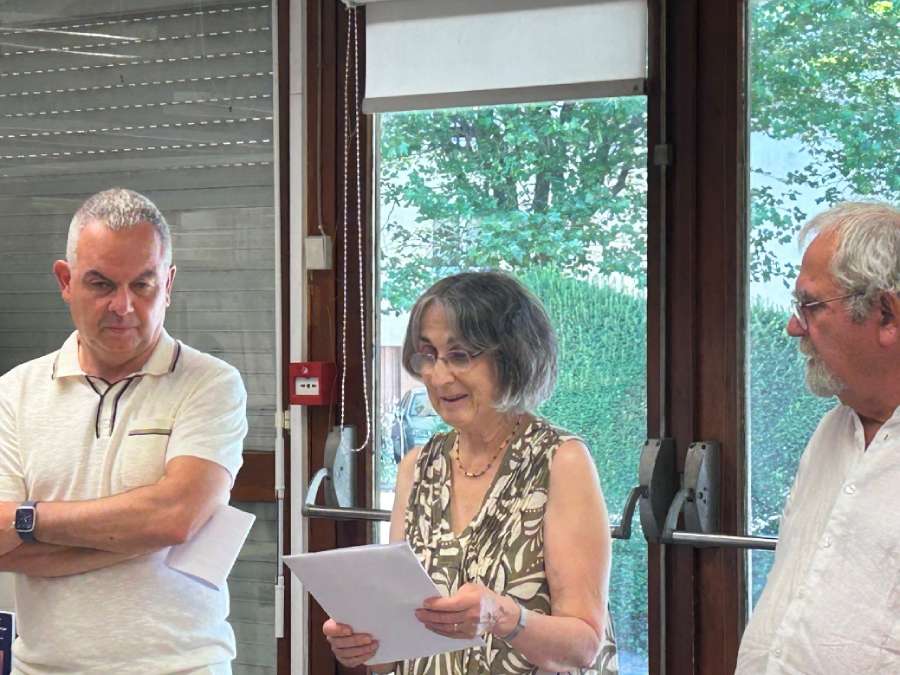 --- Presentación de Manuel Silva Acevedo y de Día Quinto 
por María Isabel Mordojovich ---