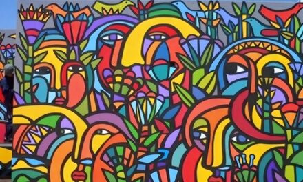 Un premio con flores y palomas