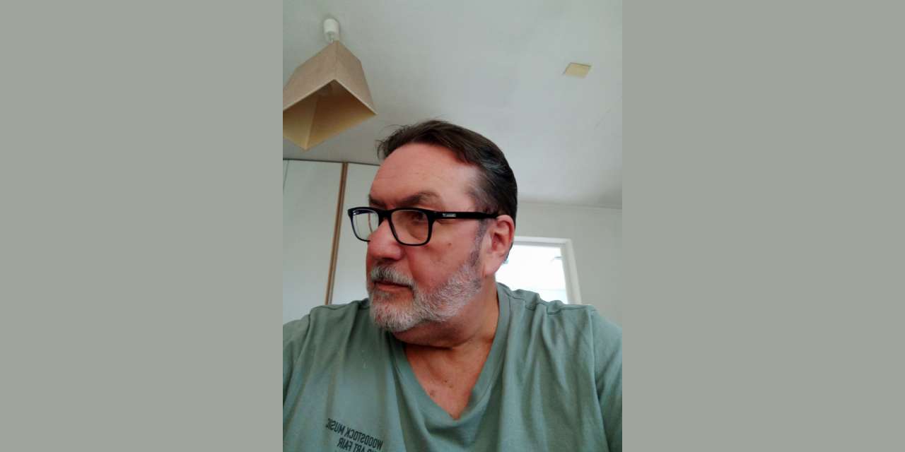 LA CNI Y LA CORTINA DE TUL